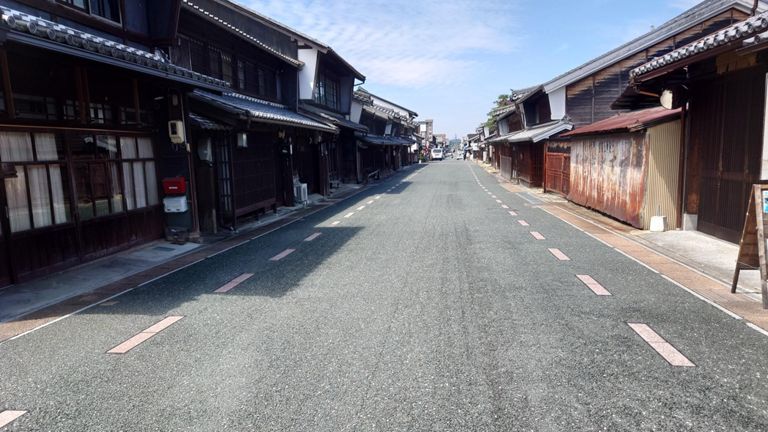 お約束の古い町並み。