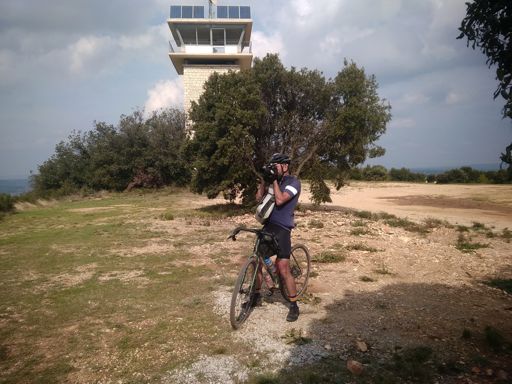 Le photographe avec un baluchon peu recommandable