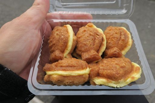 目眩がするくらいフラフラになって戻ってきた道の駅さんわのミニ鯛焼き。クロワッサンや通常の鯛焼きは売り切れ。