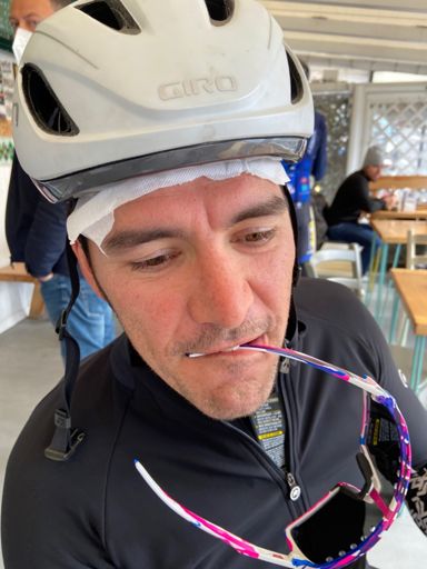 L’uomo con la mania di asciugare il sudore coi fazzolli