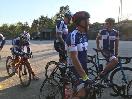 Etter at Morten fikk seg Netflix-abonnement, ble han stadig mer fraværende på fellestreningene...