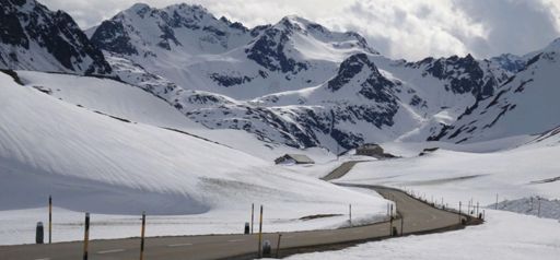 Estamos com temperaturas muito geladas aqui na Suíça..❄️☃️🥶❄️🚴‍♂️🔥🚴‍♂️🔥🚴‍♂️💚💚🦁🦁🍀🍀💫💫☝️😉