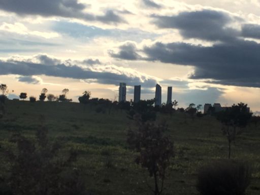 Atardecer en Madrid con las torres al fondo
