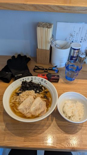 もっちり太麺と岩海苔がめちゃくちゃ好みでした😄