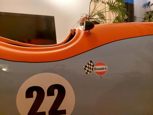 Zo'n zwarte, reflecterende bies maakt het helemaal af.