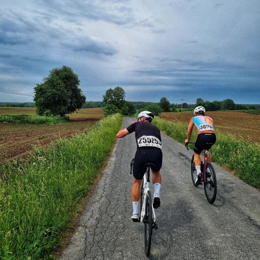 Wojtek i Wiktor na rekonesansie trasy, pierwszy mnie tu ściągnął, drugi próbował urwać przez pięć okrążeń i zasłużenie wygrał w kategorii Amator.