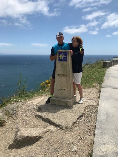 Km paal 0, hier eindigt voor veel pelgrims een vaak barre tocht.