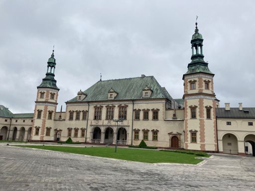 Der Bischofspalast in Kielce. In der Stadt sind einige hohe katholische Ämter ansässig, und es gab hier eines der größten jüdischen Ghettos unter den Nazis.