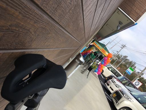 鷹巣ファミマ、本日リニューアルオープン。