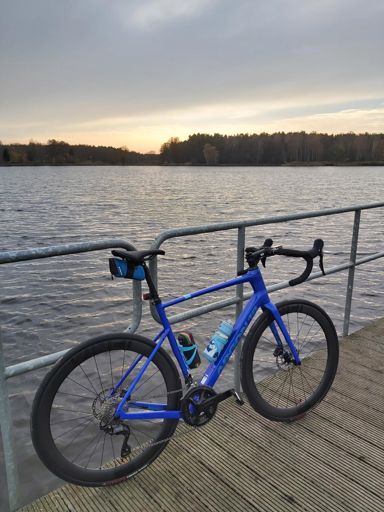 Z cyklu: opieram rower o rzeczy 