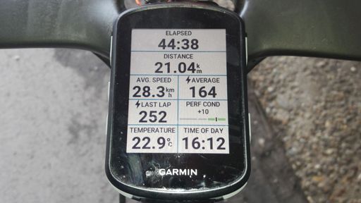 A viaduktig tartó fokozódó melegítés után, azt mondja, hogy +10-es perf cond.   És ez valószínűleg stimmel is, mert otthon induláskor éreztem, hogy "nem jók a lábaim".  Ilyenkor aztán PR-okat szoktam tekerni akár rövidre, akár 15+ percre..   :)