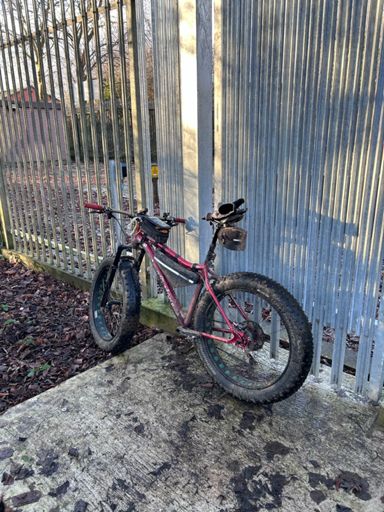 End of the path as I could see it very overgrown on both sides of the rail foot bridge segment shows a lucky Adam Doe getting through 😳