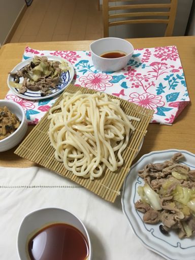 冷やしうどんがうまい😋
吉田うどんのコシはハンパないな