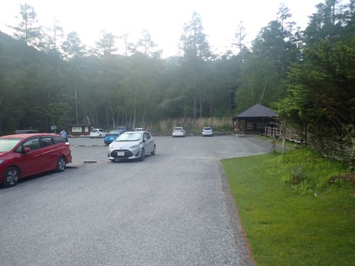 長野県川上村の毛木平駐車場から登山スタート