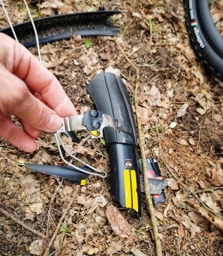 Hat ganz schön gekracht... 😬 Muss ein Stöckchen, Stein oder ein Stück Rinde gewesen sein. Hab allerdings nichts gesehen! Man hat es nicht in der Hand, wenns passiert, dann passiert es halt.